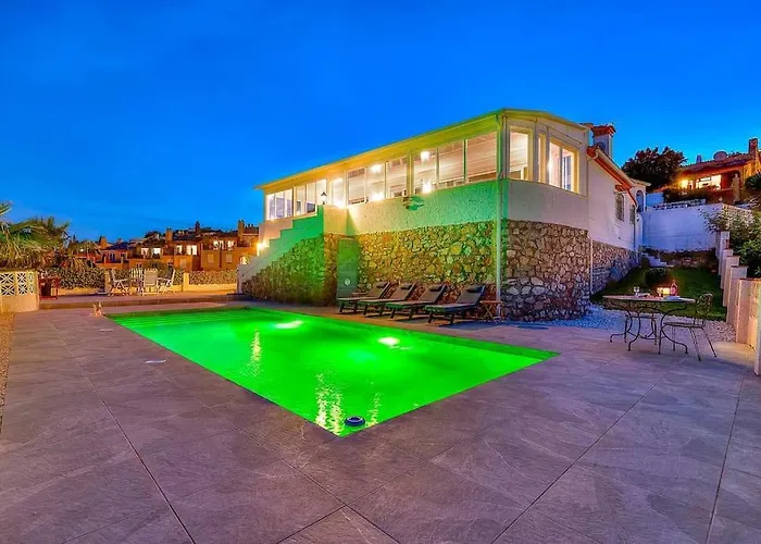 Marite - 4 Bed/ 2 Bath - Own Private Pool וילה פואנגירולה