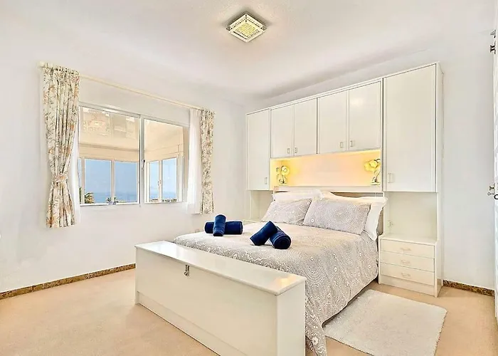 Marite - 4 Bed/ 2 Bath - Own Private Pool * פואנגירולה