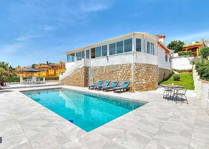 Marite - 4 Bed/ 2 Bath - Own Private Pool וילה *