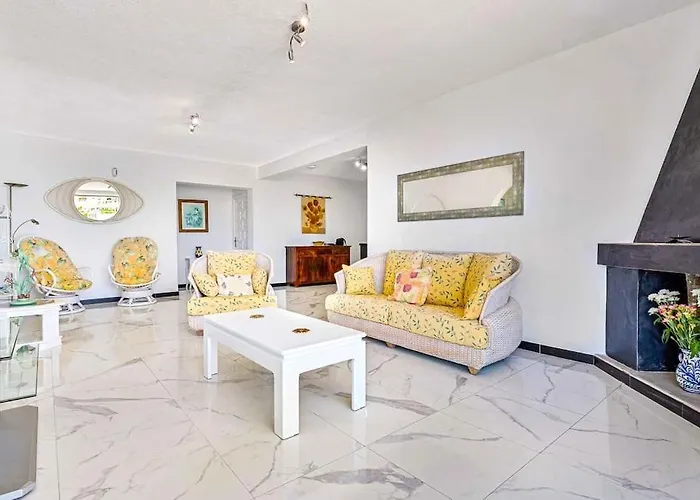 Marite - 4 Bed/ 2 Bath - Own Private Pool פואנגירולה