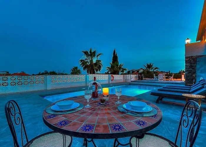 Marite - 4 Bed/ 2 Bath - Own Private Pool *