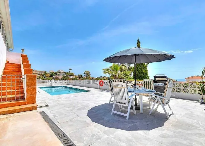 Marite - 4 Bed/ 2 Bath - Own Private Pool וילה פואנגירולה