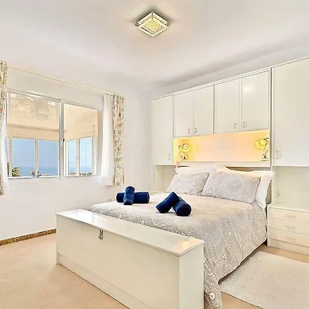 Marite - 4 Bed/ 2 Bath - Own Private Pool * פואנגירולה