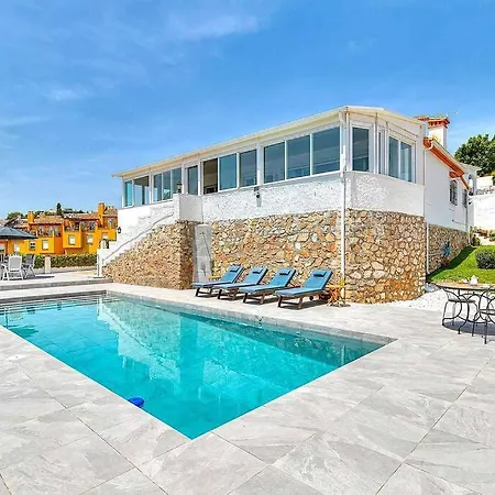 Marite - 4 Bed/ 2 Bath - Own Private Pool וילה *