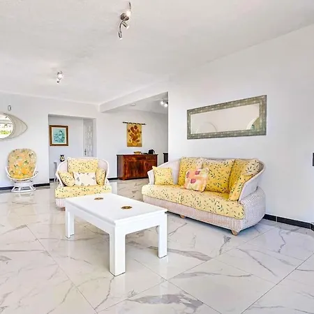 Marite - 4 Bed/ 2 Bath - Own Private Pool פואנגירולה