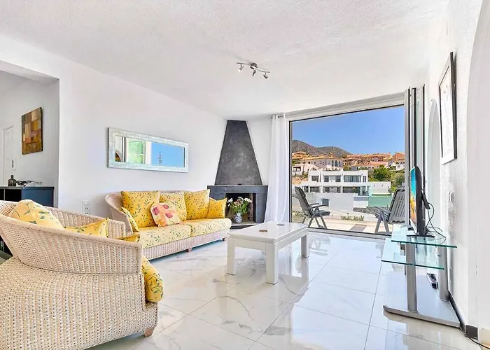 Marite - 4 Bed/ 2 Bath - Own Private Pool *